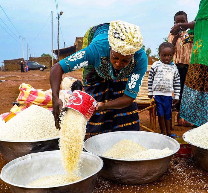 A woman selling rice in Bama, Burkina Faso. Photo: Manon Koningstein / IWMI