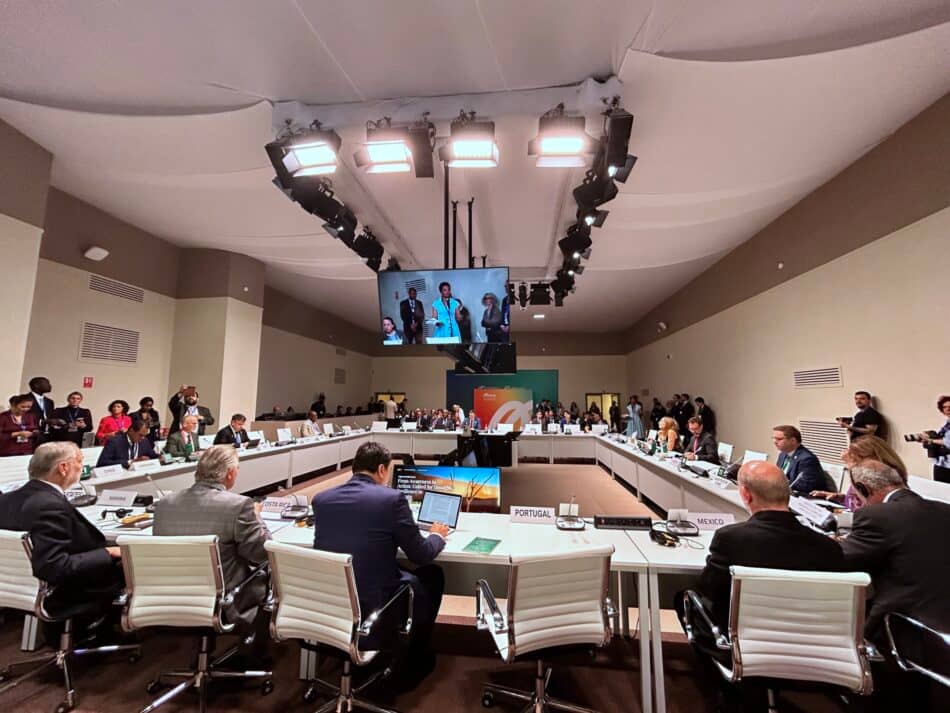 During the high-level panel of the International Drought Resilience Alliance (IDRA) at COP28, the presenter welcomed organizations who had recently joined, including IWMI. Photo: Rodrigo Ordonez/IWMI