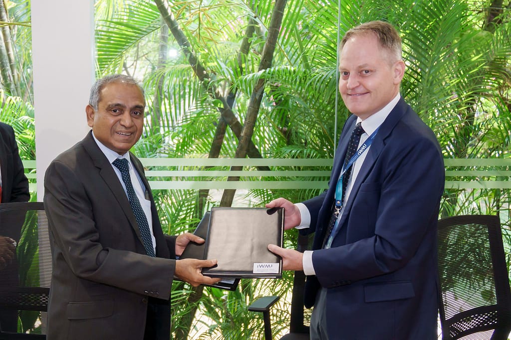 D. P. Wickremasinghe, Sri Lanka’s secretary of agriculture, livestock, land and irrigation, left, with Mark Smith, director general of the International Water Management Institute, at the Mahaweli Consultancy Bureau partnership launch event on March 4, 2026. Photo: Pradeep Liyanage/IWMI