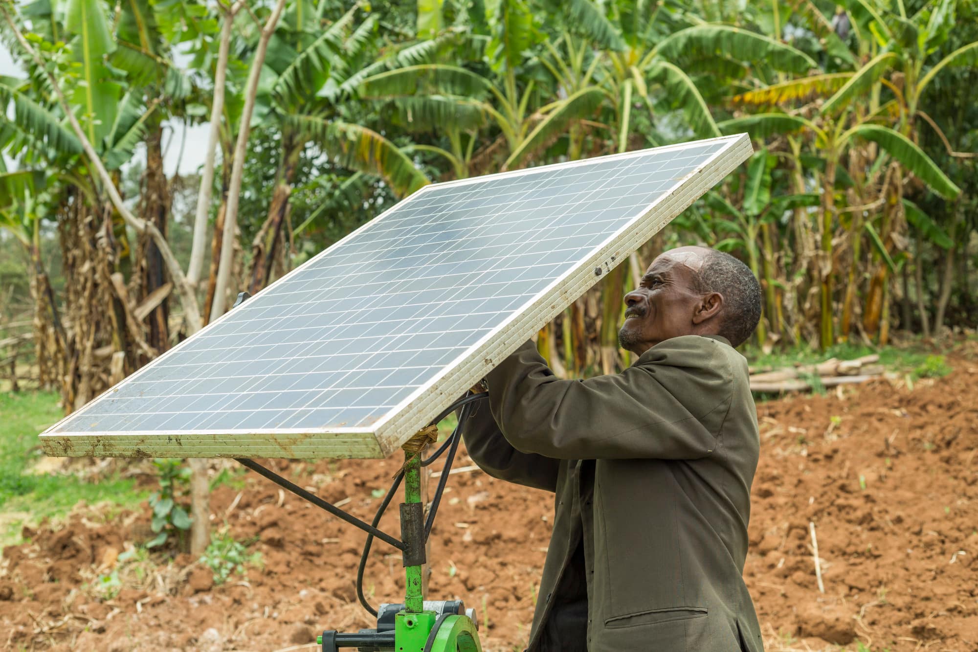 Farmer in Ethiopia with the solar pump he received from IWMI. Photo: Maheder Haileselassie / IWMI