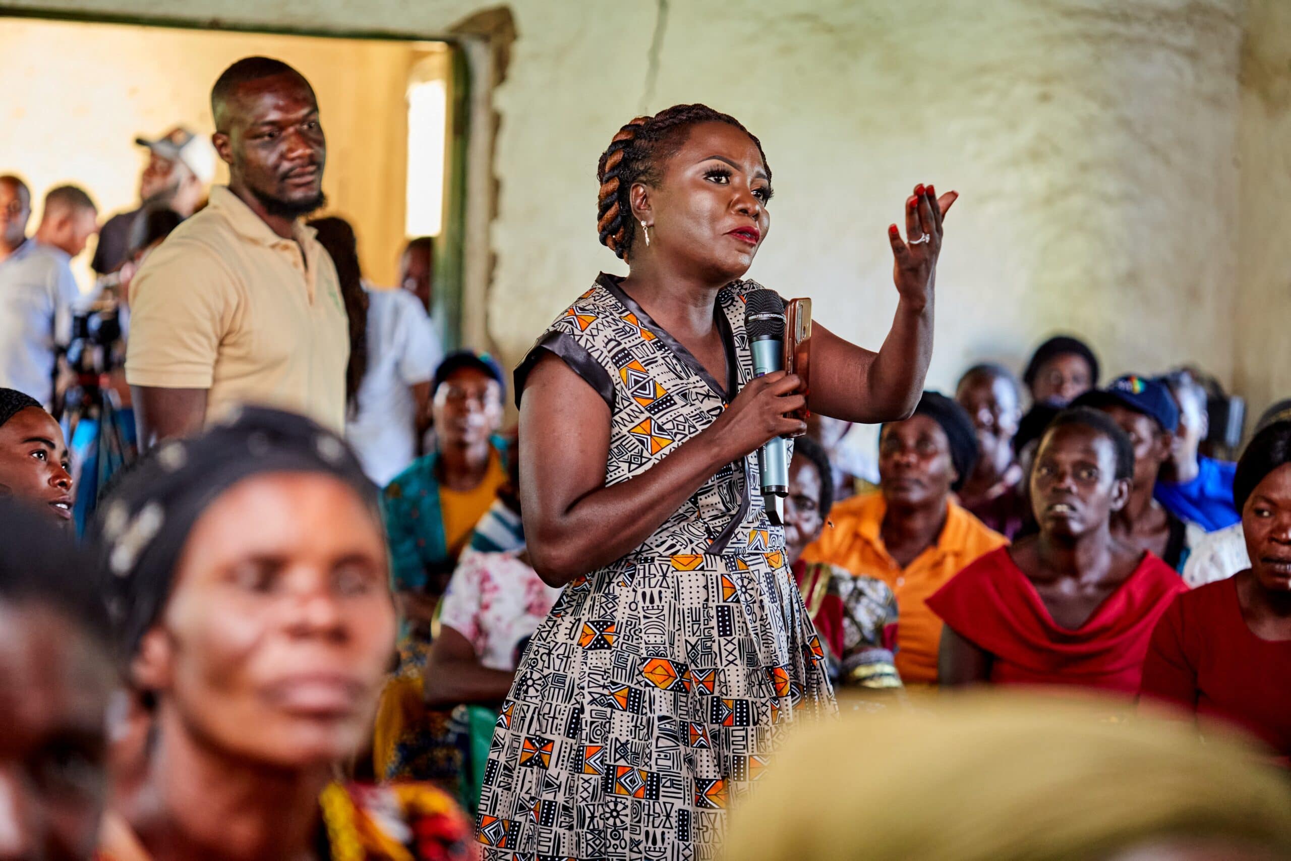A woman speaks during a community training under the Accelerating Impacts of CGIAR Climate Research for Africa (AICCRA) program in Zambia, which supports women farmers to become more self-reliant. Photo: Agricomm