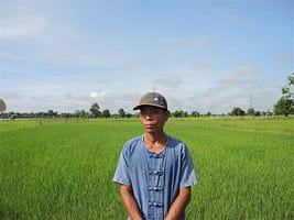 Bounyong Douangpanya shows his paddy field to visitors in October 2024. Photo: Ammala Chantalath/IWMI