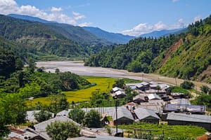 Bisdeutar village is situated about 100 meters above the Indrawati river in Sindhupalchowk district of Nepal. Photo: Aayush Niroula/IWMI
