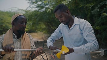 Two farmers in Amibara, Ethiopia install irrigation equipment at a local waterway. Photo: IWMI