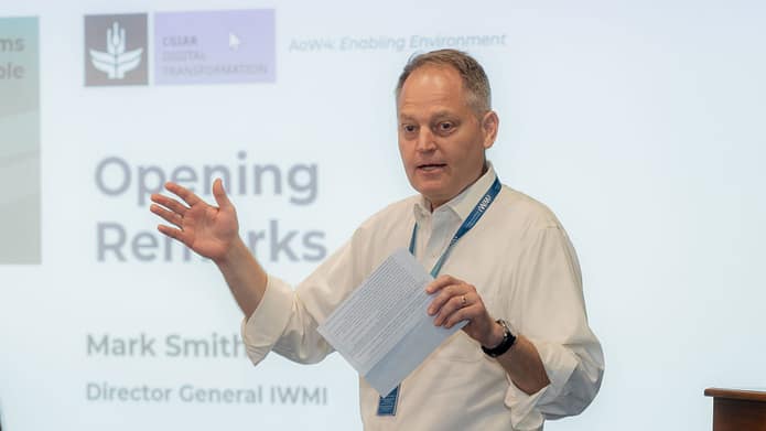 IWMI’s Mark Smith, Director General, gives opening remarks. Photo: Gunarathna Thisal/ Mantaray Films Workshop attendees from across the CGIAR centers pose for a photo.