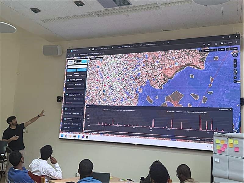 Hugo Retief presenting the digital twin prototype interface demonstrating floods map and the capabilities to visualize the available routes in case of inundation. Photo: Mariangel Andarcia Garcia/ IWMI