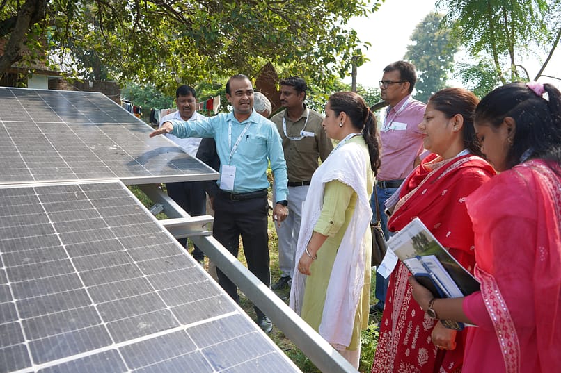 A field visit to on solar irrigation systems as part of the hands-on training for KVK scientists, highlighting system operation, maintenance, and farmer outreach under the PM-KUSUM scheme. Photo: Tanmoy Bhaduri/IWMI
