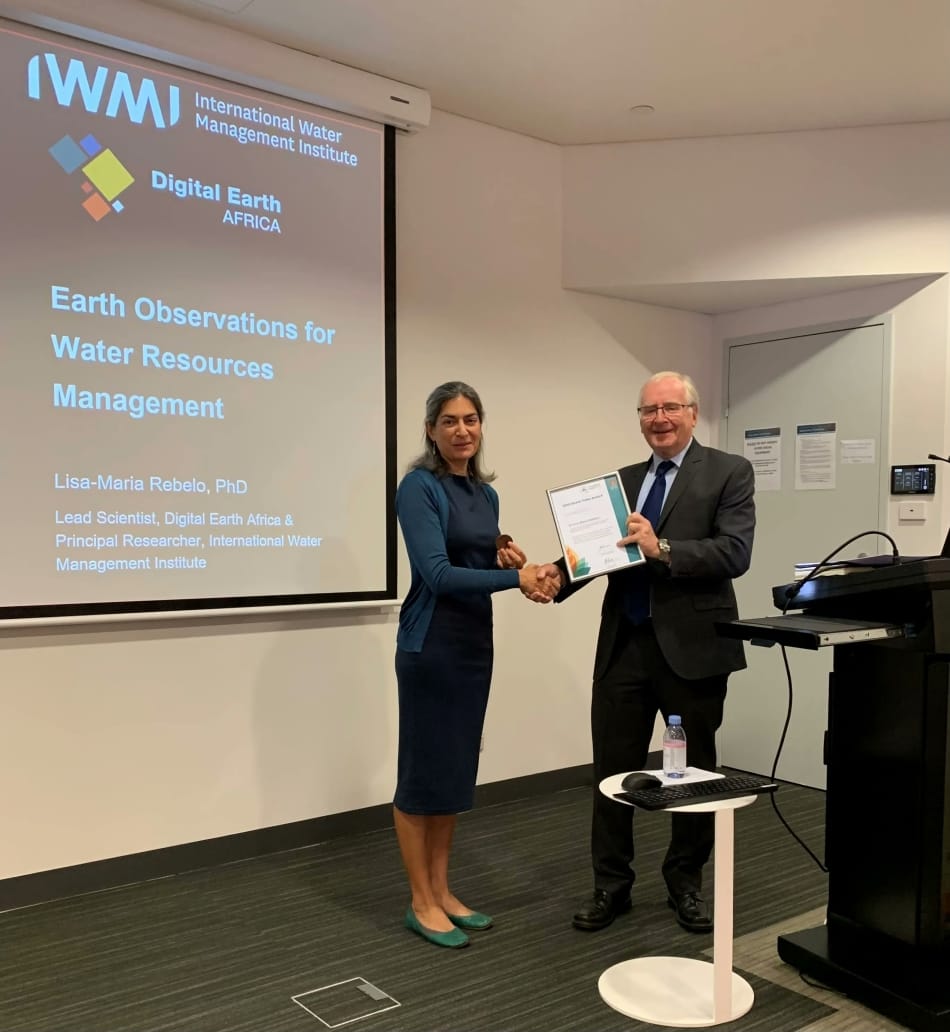 Dr. Rebelo receives the 2022 Derek Tribe Award from Crawford Fund CEO Colin Chartres in Canberra, Australia. Image: Crawford Fund