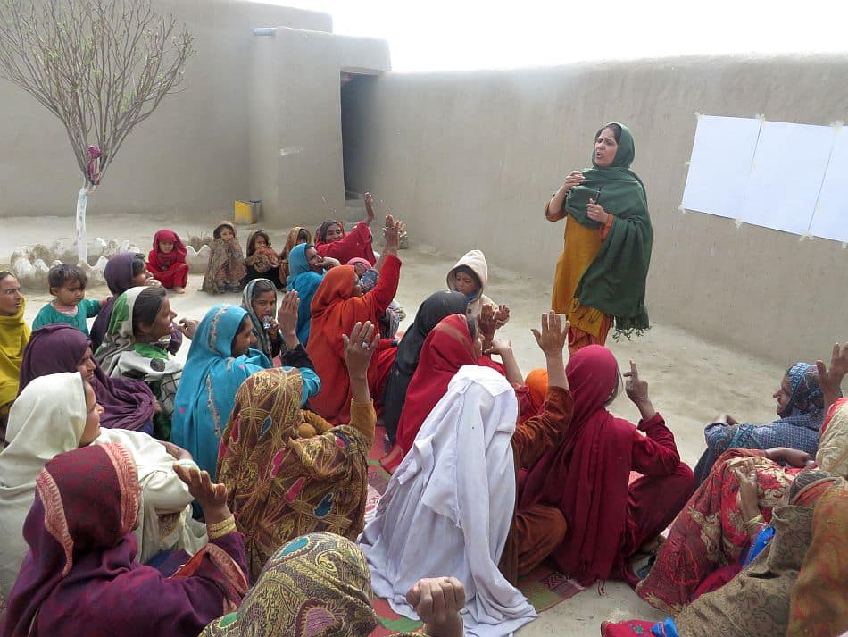 Kahdija speaks to a group of female farmers in Dera Ismail Khan, located in Khyber Pakhtunkhwa Province, Pakistan, to understand the issues women are facing in the rural agriculture sector. This was carried out as part of a needs assessment for development of gender action plan for the region.